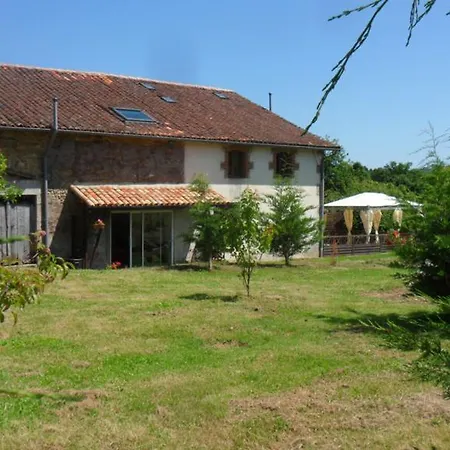 Vallee Des Chenes D'hotes Couette-café Brigueuil