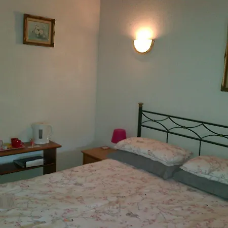 Vallee Des Chenes D'hotes Couette-café *
